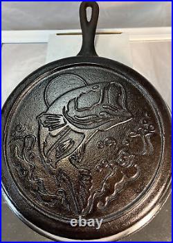 Lodge Cast Iron #8 Skillet Outdoor Wildlife Series Sportsman Bass Fish EUC