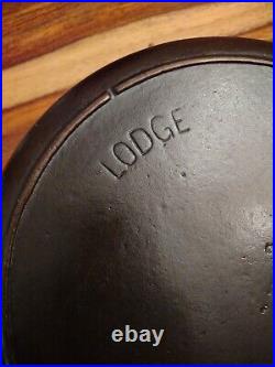 Lodge Cast Iron Skillet #9 (Raised), Arc Logo, 1-Notch HR, Molder Mark C
