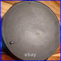 Lodge Unmarked Cast Iron Skillet #8 (Raised), Mold Mark R (Raised), Outer HR