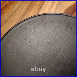 Lodge Unmarked Cast Iron Skillet #8 (Raised), Mold Mark R (Raised), Outer HR