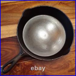 Lodge Unmarked Cast Iron Skillet #8 (Raised), Mold Mark R (Raised), Outer HR