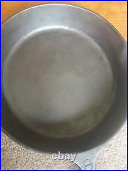 Martin Stove & Range Co #8 Hamburger Logo Cast Iron Skillet withHeat Ring