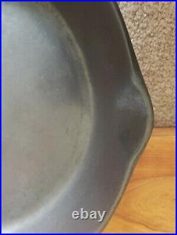 Martin Stove & Range Co #8 Hamburger Logo Cast Iron Skillet withHeat Ring