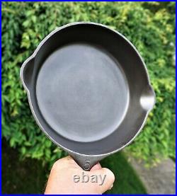 NICE No. 5 GRISWOLD CAST IRON SKILLET WITH SLANT LOGO & HEAT RING