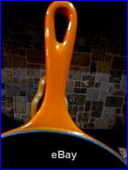 New Le Creuset Cast Iron Double Spout Flame Orange 23 Skillet 9.5 Unused No Box