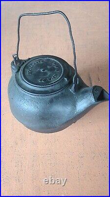 P & B Nashville No. 7 Cast Iron Tea Pot Kettle with Gate Mark