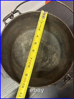 PURITAN #8 CAST IRON DUTCH OVEN TRIVE With LID