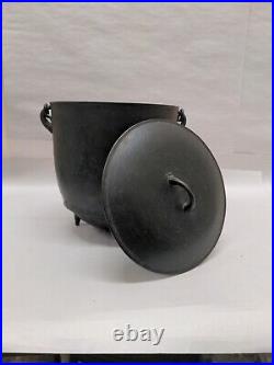 Rare Antique 18th C. Cast Iron Bean Pot With Lid
