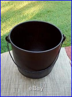 Rare Antique Cast Iron Bean Pot No. 6 Gatemark Cowboy Kettle Peyote Drum