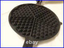 Rare Vintage Buster Brown Waffle Cast Iron WithBase Tige