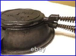 Rare Vintage Buster Brown Waffle Cast Iron WithBase Tige