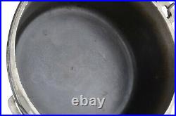 Rare Wagner Ware No 8 Cast Iron Plated Hammered Finished Dutch Oven withTrivet