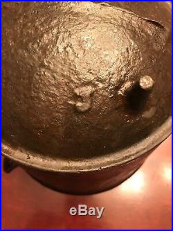 Size 6 Bean Pot Cast Iron Kettle Gate Mark