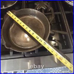 Skillet, Fredricksburg Cast Iron Company #10 Sits Flat Very Smooth