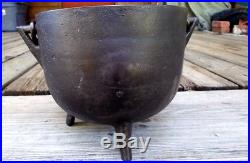 Small Vintage Cast Iron Bean Pot Kettle 8 1/8 With Gate Mark