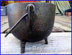 Small Vintage Cast Iron Bean Pot Kettle 8 1/8 With Gate Mark