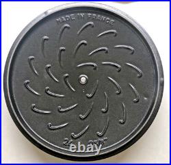 Staub Cast Iron 3.75 qt Essential French Oven Rooster Lid Grenadine NWB France