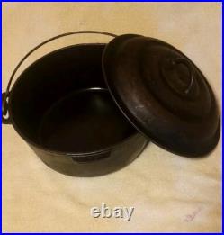 VINTAGE Crescent Ozark #8 Cast Iron Dutch Oven With Matching Beehive Cover