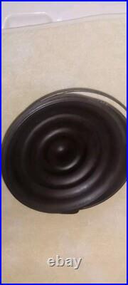VINTAGE Crescent Ozark #8 Cast Iron Dutch Oven With Matching Beehive Cover