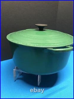VINTAGE GREEN LE CREUSET ROUND DUTCH OVEN #28, MADE IN FRANCE (see Pictures)