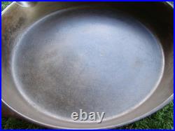 VINTAGE GRISWOLD # 8 LARGE SLANT LOGO MARKED 704 E CAST IRON SKILLET withHR