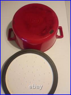Ventage FOOD Net. Red Enameled Cast Iron 5.5 quart Dutch Oven Clean Red White