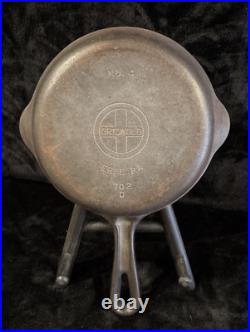 Very Nice GRISWOLD NO. 4 Cast Iron Skillet with the Grooved Handle 702-D