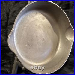 Very Nice GRISWOLD NO. 4 Cast Iron Skillet with the Grooved Handle 702-D