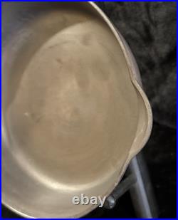 Very Nice GRISWOLD NO. 4 Cast Iron Skillet with the Grooved Handle 702-D