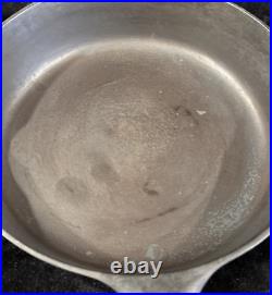 Very Nice GRISWOLD NO. 4 Cast Iron Skillet with the Grooved Handle 702-D