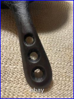 Very Rare #4 Griswold Cast Iron Bbq Skillet 669-a- 3-holed Handle See Details