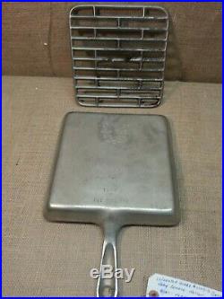 Very Scarce Very Nice Wagner Ware #1104-D Bacon Fryer Skillet with The Grill