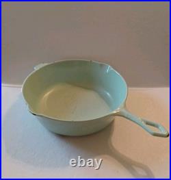 Very Very Rare Chicago Hardware Foundry 8.5 Mint Green Enamel Cast Iron Skillet
