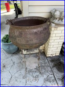 Very heavy! Antique cast-iron cooking pot 15 gal cauldron with chain handle