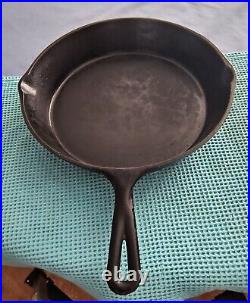 Vintage #8 cast iron skillet with heat ring