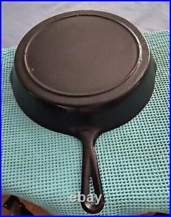 Vintage #8 cast iron skillet with heat ring