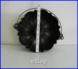 Vintage Cast Iron Griswold #965 Bundt/cake Pan