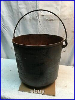 Vintage Cast Iron No 8 Stew Pot with Handle Bean Pot Chicken Soup Pot