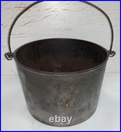 Vintage Erie 810 Flat Bottom Kettle Dutch Oven with Bail & Griswold Trivet