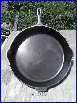 Vintage Griswold 12# 719 D Cast Iron Skillet Smoke Ring Clean