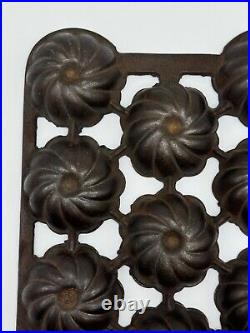 Vintage Griswold Cast Iron #20 Turk Head Muffin Pan Variation #2