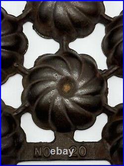 Vintage Griswold Cast Iron #20 Turk Head Muffin Pan Variation #2