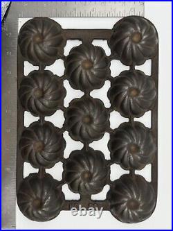 Vintage Griswold Cast Iron #20 Turk Head Muffin Pan Variation #2