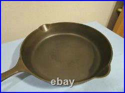 Vintage Griswold ERIE 710D Cast iron Skillet/Pan (RARE) HTF