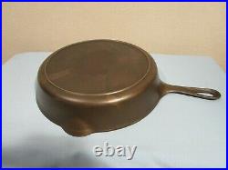 Vintage Griswold ERIE 710D Cast iron Skillet/Pan (RARE) HTF