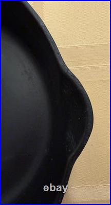 Vintage Griswold No. 5 Cast Iron Skillet 724L, Erie Slant Logo with Heat Ring