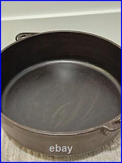 Vintage Lodge Discontinued #14 Shallow Cast Iron Camp/3 legged Dutch Oven