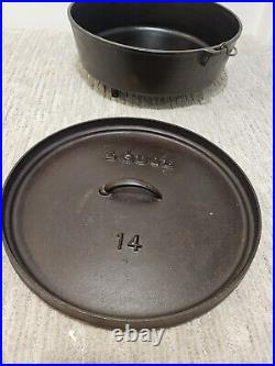 Vintage Lodge Discontinued #14 Shallow Cast Iron Camp/3 legged Dutch Oven