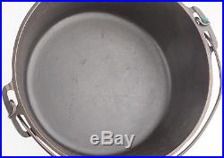 Vintage Lodge No 8 Cast Iron Dutch Oven withHammered lid in Excellent Condition