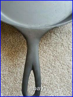 Vintage Sidney Wagner #9 Center Logo Cast Iron Skillet Circa 1897-1903